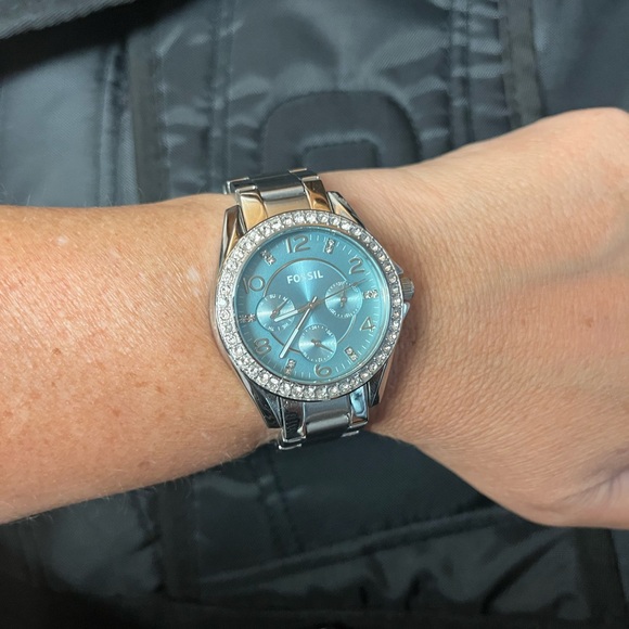 Women’s Fossil Watch - Picture 1 of 6